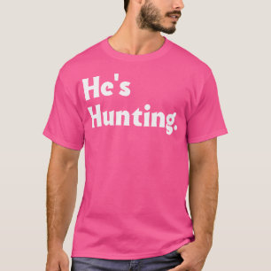 Camiseta Ele Está Caçando Coisas Engraçadas