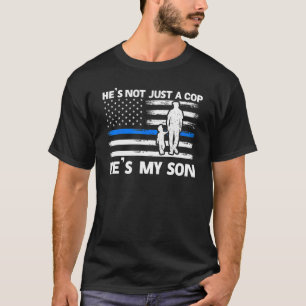 Camiseta Ele não é apenas um policial. Ele é meu filho, pol