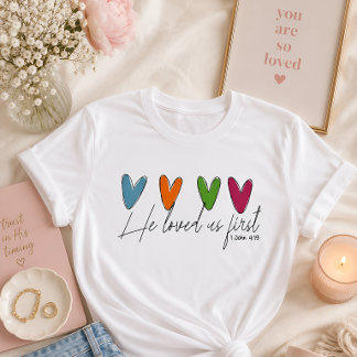 Camiseta Ele nos amou primeiro