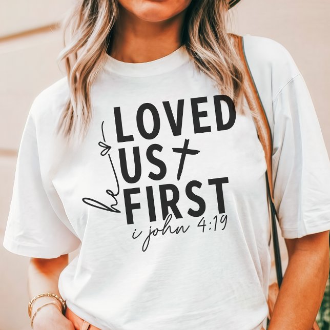 Camiseta Ele Nos Amou Primeiro (Criador carregado)