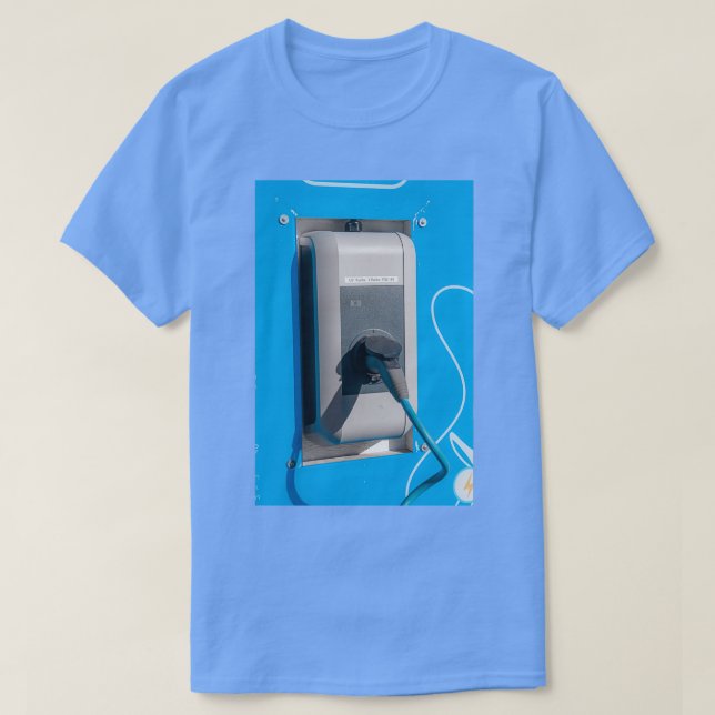 Camiseta Electric car charging station photographed in Neus (Frente do Design)