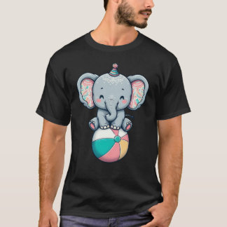 Camiseta Elefante de Circo Adorável em uma Bola de Praia