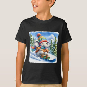 Camiseta Elefante De Snowboard Em Snowy Hill Com Pines. Co