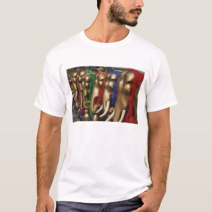 Camiseta Elefantes dourados decorados com colorido