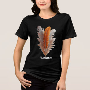 Camiseta Elegância Centrada Plumas Equilibradas Serenidade