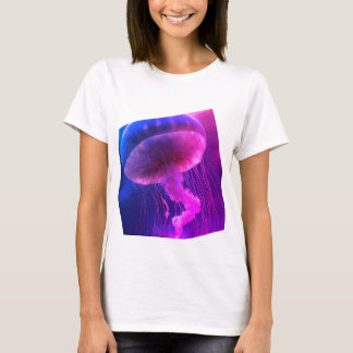 Camiseta Elegância flutuante, medusa em papel preto pálido 