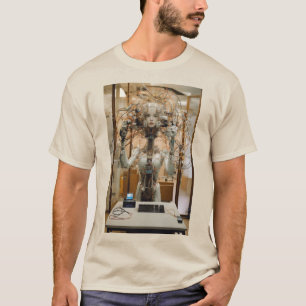 Camiseta Elegância Futurística: Estética do Escritório Cibe