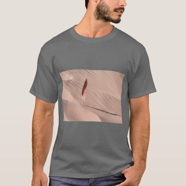 Camiseta Elegant Feather – Leve, Macia e Graciosa  (Frente)