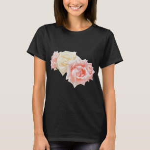 Camiseta Elegante Buquê de Rosas Rosa e Creme Feminino Bási