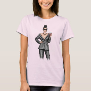 Camiseta Elegante Chefe Senhora em Terno Cinza Poderoso com