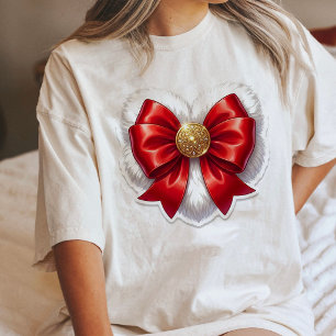 Camiseta Elegante Coração com Laço Vermelho e Botão Dourado