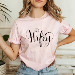 Camiseta Elegante Preta Wifey Escrito Rosa Feminino