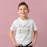 Camiseta Elegante Wildflower Meadow Chá de fraldas<br><div class="desc">Celebre a chegada do seu irmão ou irmã bebê com esta camiseta do irmão Wildflower Meadow Elegante. A camisa exibe "Irmão" em um roteiro preto manuscrito com uma matriz caprichosa de flores silvestres em lindas tons de rosa, amarelo, roxo, azul e verde. A camiseta do irmão de flor silvestre de...</div>