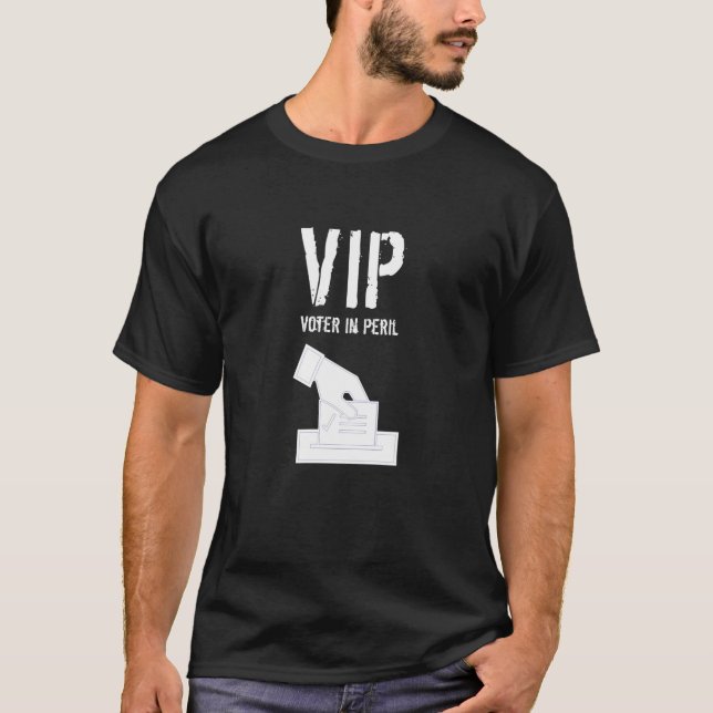 Camiseta Eleitor VIP em Perigo com Imagem e Texto Brancos (Frente)