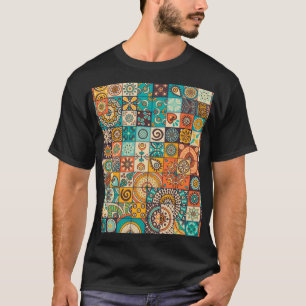 Camiseta Elementos Decorativos: Padrão Vintage Desenhado à
