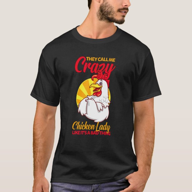 Camiseta Eles Me Chamam de Louca Senhora do Frango Como Se  (Frente)