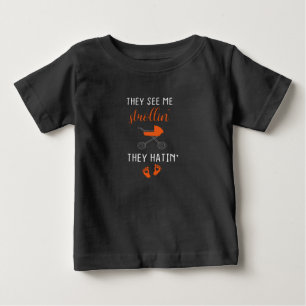 Camiseta Eles me vêem passeando, eles odiando, Bebê engraça