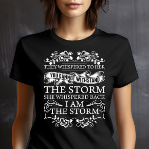 Camiseta Eles sussurraram para ela Eu sou a Tempestade