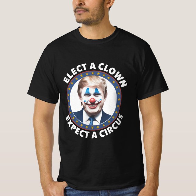 Camiseta Eleve Um Palhaço Esperando Uma Política Engraçada  (Frente)