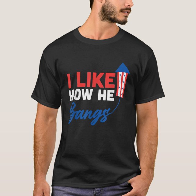 Camiseta Em 4 De Julho Gosto De Como Ele Prende Fogos De Ar (Frente)