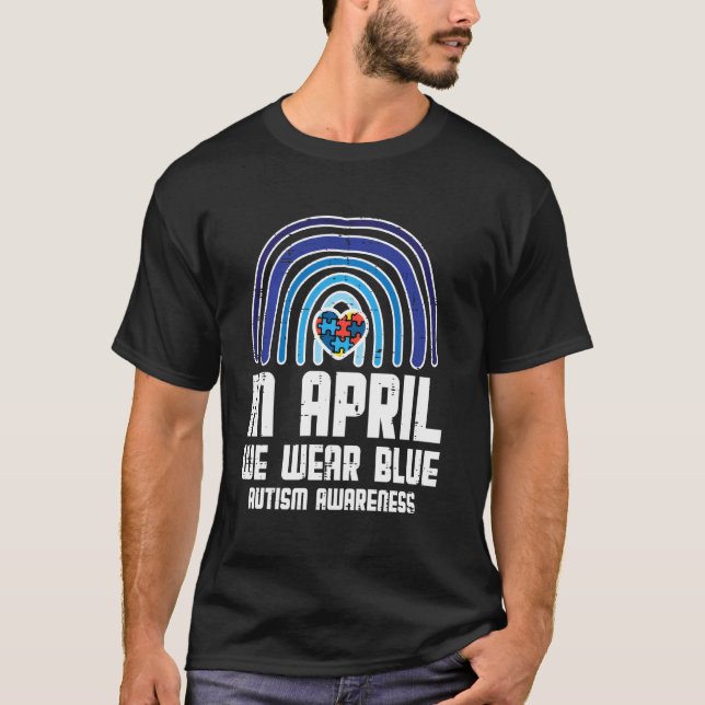 Camiseta Em Abril Nós Usamos Coração de Arco-Íris Azul Cons (Frente)