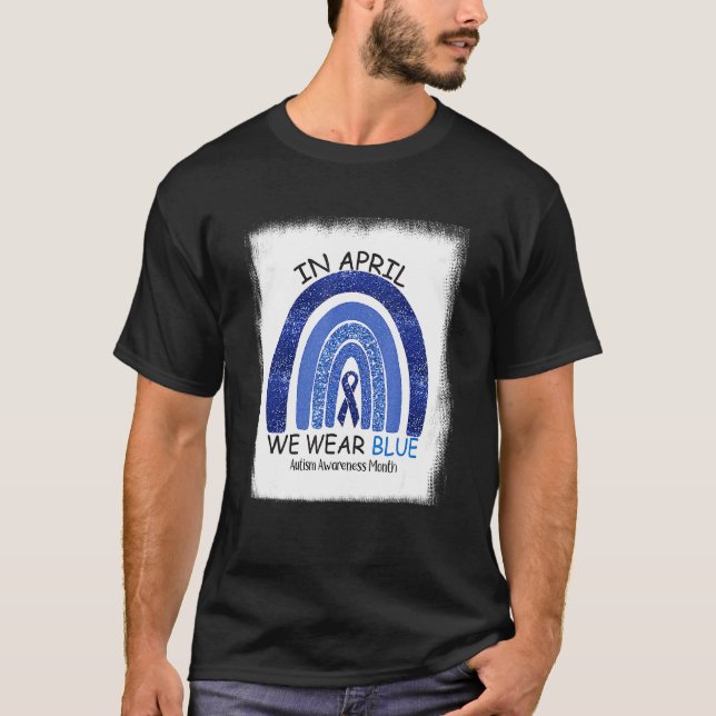 Camiseta Em Abril Usamos Azul Conscientização do Arco-íris  (Frente)