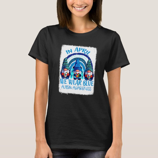Camiseta Em abril Vestimos Autismo Arco-Íris Três Gnomos Az (Frente)