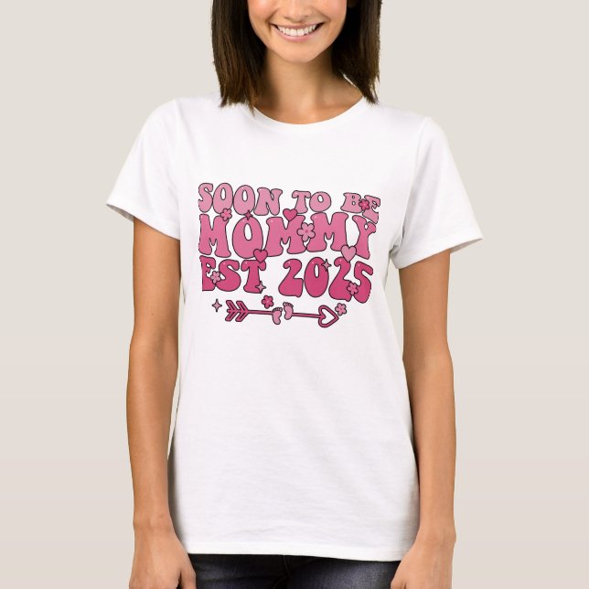 Camiseta Em breve será Mamãe 2025 Groovy Mãe Est 2025 Esper (Frente)