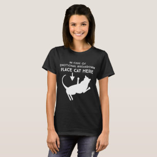 Camiseta Em caso do gato do lugar da divisão emocional aqu