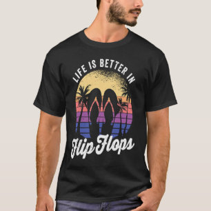Camiseta em chinelos para férias de praia retrô