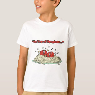 Camiseta em cima de espaguete cantando almôndegas