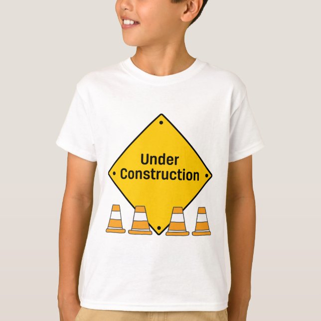 Camiseta Em Construção com Cones (Frente)