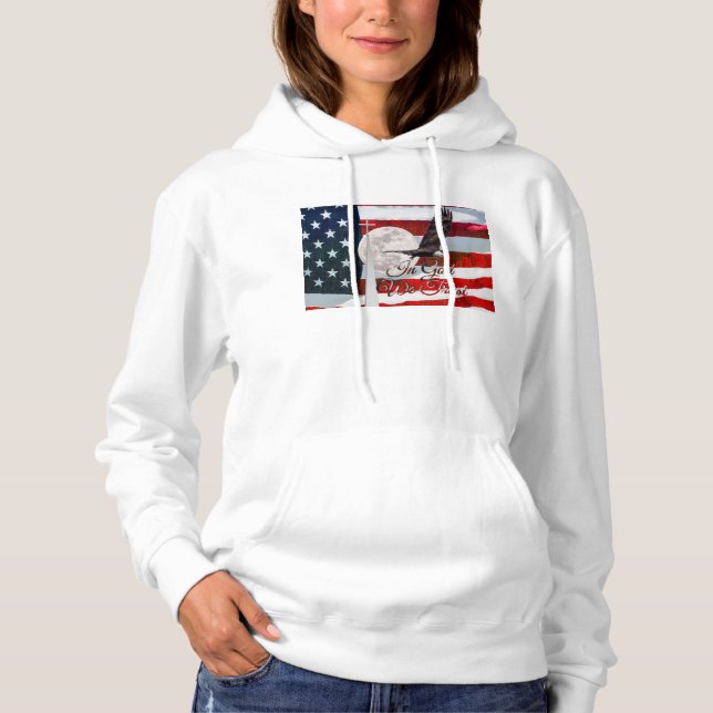 Camiseta Em Deus, confiamos no capuz das mulheres (Frente)