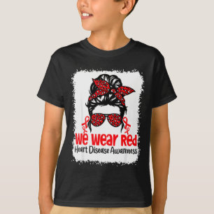 Camiseta Em Fevereiro Usamos Vermelho Cabelo Desarrumado Do
