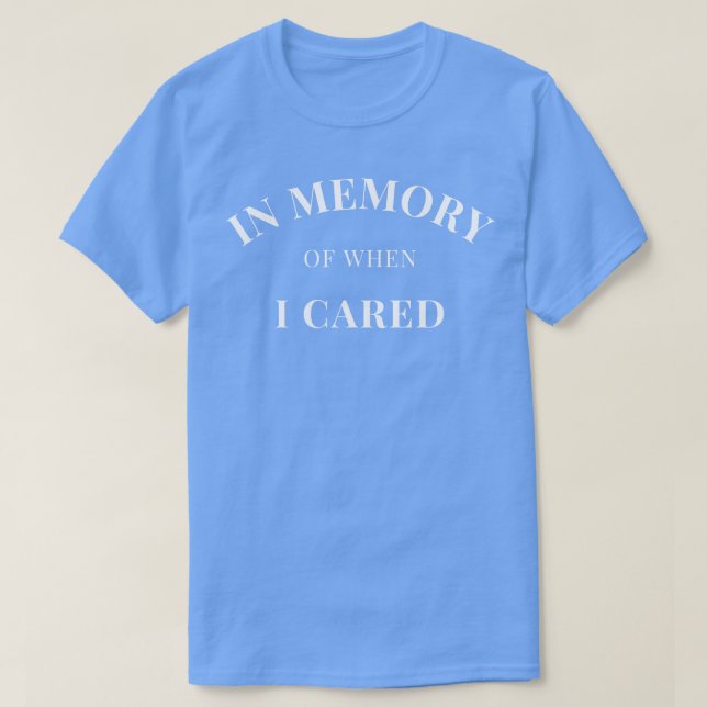 Camiseta Em Memória De Quando Eu Tive Uma Atitude Engraçada (Frente do Design)