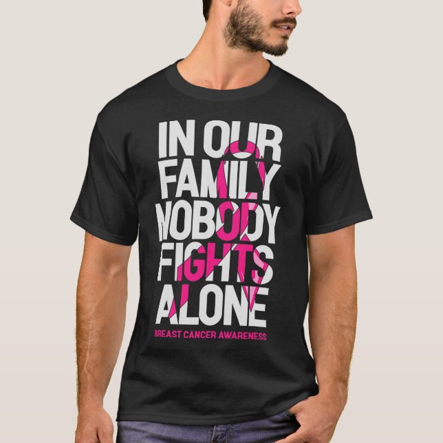 Camiseta Em Nossa Família Ninguém Luta Sozinho Com O Cancer (Frente)