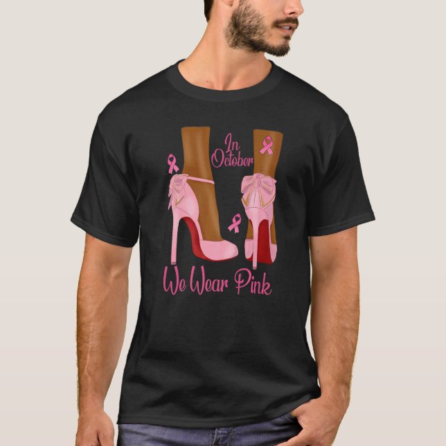 Camiseta Em outubro Vestimos Fita Rosa Melanina Negra (Frente)