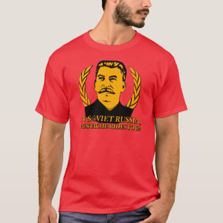 Camiseta Em Rússia soviética, o bigode monta-o!