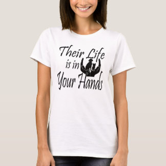Camiseta Em suas mãos