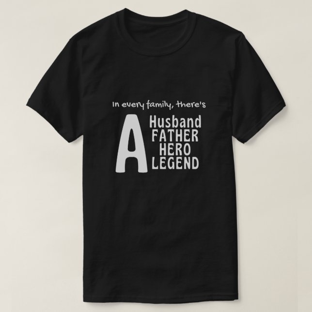 Camiseta Em todas as famílias há um marido, pai, herói (Frente do Design)