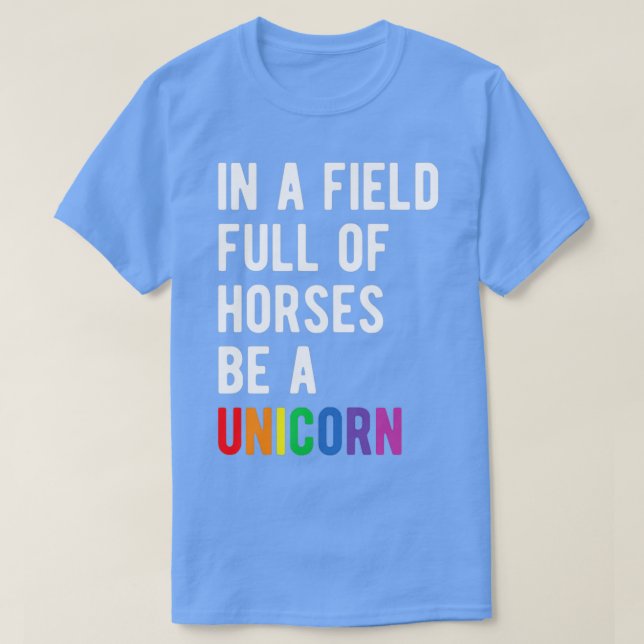 Camiseta Em Um Campo De Cavalos, Ser Uma Caneca De Ts Unicó (Frente do Design)