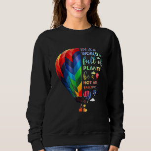 Camiseta Em Um Cheio Mundial De Aviões Seja Um Balão De Ar