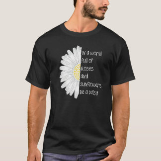 Camiseta Em Um Cheio Mundial De Rosas E Girassóis Seja Uma