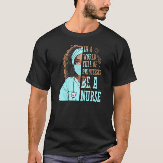 Camiseta Em Um Mundo Cheio De Princesas Seja Uma Enfermeira