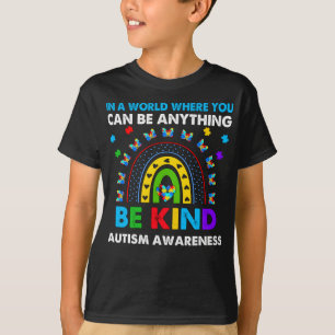 Camiseta Em Um Mundo Onde Você Pode Ser Qualquer Coisa