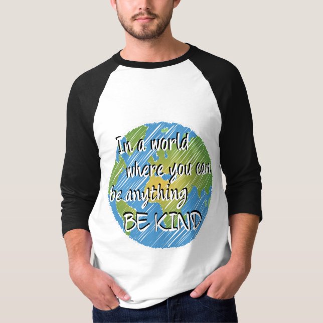 Camiseta Em um mundo onde você pode ser qualquer coisa (Frente)