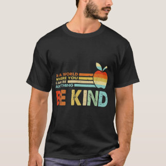 Camiseta Em Um Mundo Onde Você Pode Ser Qualquer Coisa