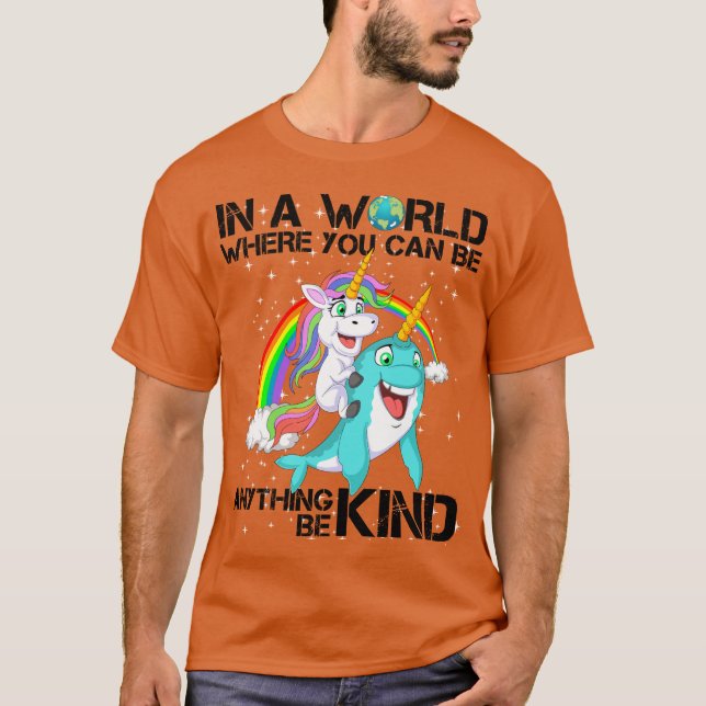 Camiseta em um mundo onde você pode ser qualquer coisa gent (Frente)