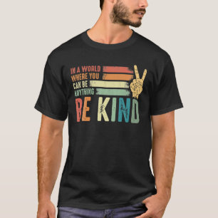 Camiseta Em Um Mundo Onde Você Pode Ser Qualquer Coisa Gent
