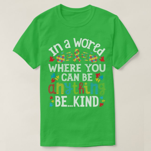 Camiseta Em Um Mundo Onde Você Pode Ser Qualquer Coisa Que  (Frente do Design)